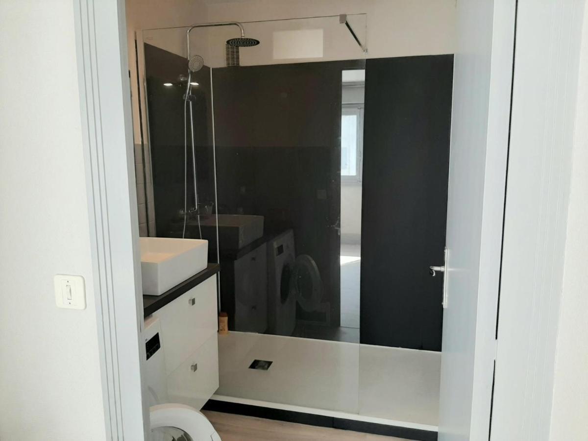 Appartement Confortable En Plein Centre De Saint-Jean-De-Luz, A Deux Pas De La Plage Et Des Commerces - Fr-1-239-586 Eksteriør bilde